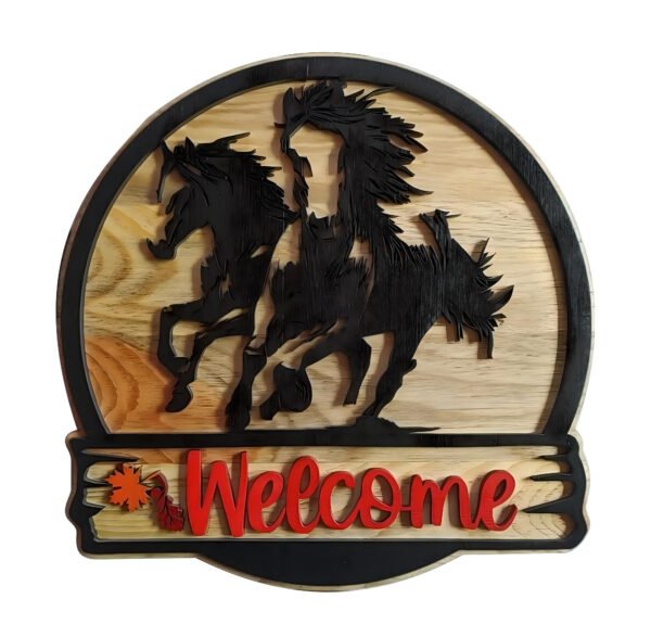 Letrero de bienvenida de madera con caballos