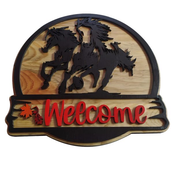 Letrero de bienvenida de madera con caballos